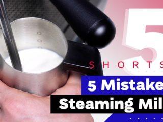 Steaming Milk for Latte Art - 5 Mistakes to Avoid! (video)